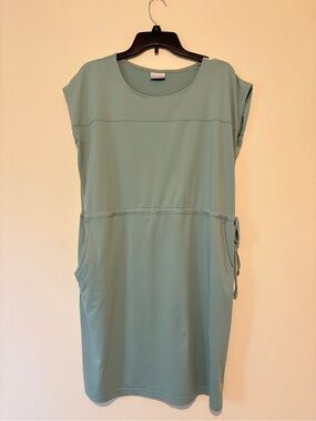 Columbia Sage Green Midi Dress with Side Tie Size Large Performance Athletic